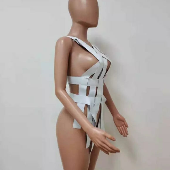 💋ELASTIC CROSS STRAP HOLLOW OUT TANK TOP!! - Picture 7 of 16